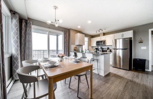 Southwest Edmonton Apartment | Peaceful Oasis Condo, AC, Top Floor, Secure UG Parking, Balcony, King Bed!