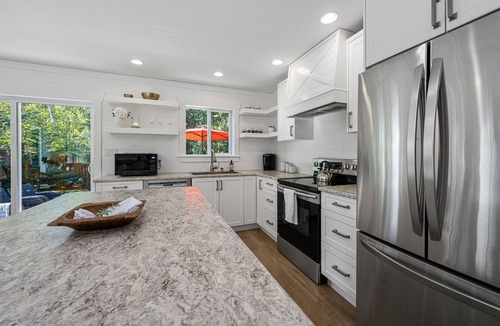 Courtenay House | Peaceful Parkside Cottage