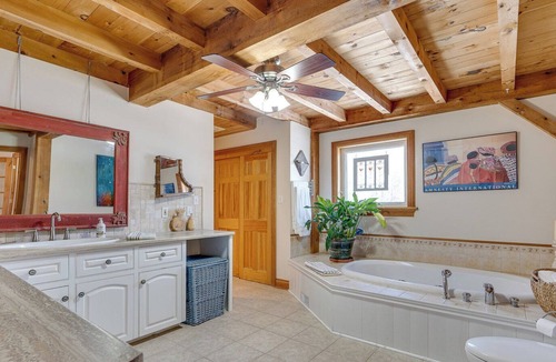 Mono Cottage | Peaceful retreat on 10 acres of wildflowers and trees, beside Mono Cliffs park.