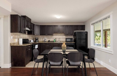 Regional District of Nanaimo House | Peaceful spacious 2BR Suite