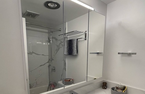 West Point Grey Apartment | Peaceful Unit 10 Min from the beach!