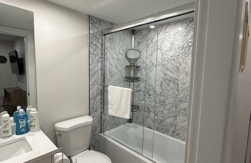 Hastings House | Peacefull/Quiet 1 Bedroom Basement Suite