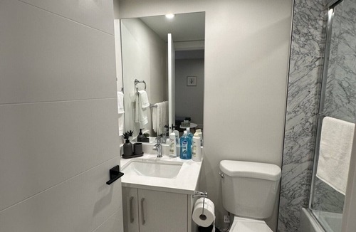 Hastings House | Peacefull/Quiet 1 Bedroom Basement Suite
