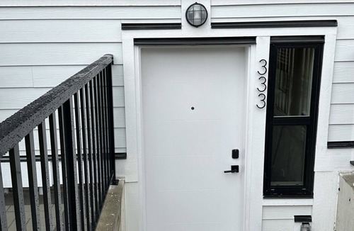 Hastings House | Peacefull/Quiet 1 Bedroom Basement Suite