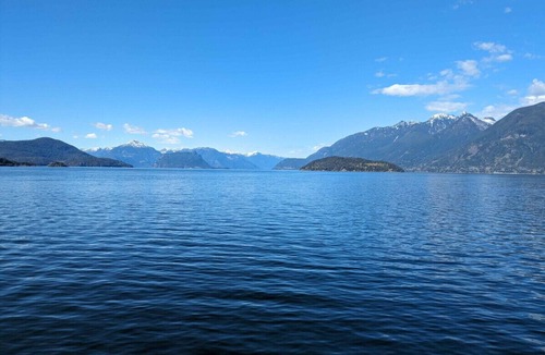 Bowen Island Apartment | Pebbly Beach Suite in Snug Cove