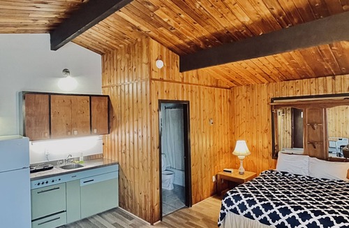 Entwistle Hotel | Pembina River Inn