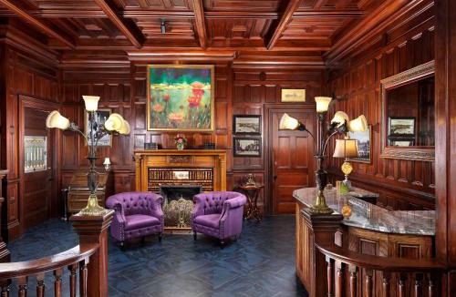 Inner Harbour Hotel | Pendray Inn and Tea House