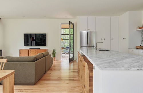 Lion's Head House | Peninsula House: a modern North Bruce waterfront