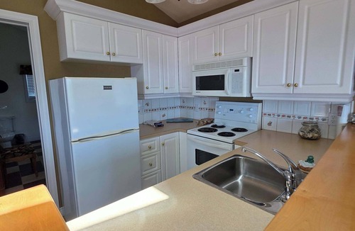 Hunts Point Apartment | Pent House at Hunts Point Beach Cottages
