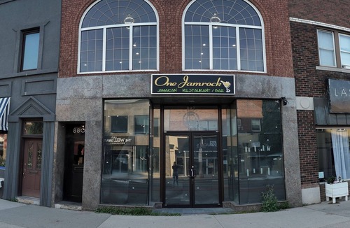 Walkerville Apartment | Penthouse suite in heart of little Italy