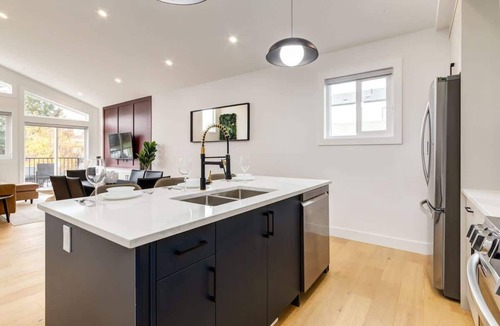 Rosscarrock House | Perfect for Long Stays, Free Parking, Pets Allowed