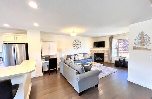 East Kootenay House | Perfect Mt. View Townhouse | Garage | Deck | BBQ