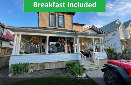 Niagara Falls House | Perfection near the River - 4 Bedroom Villa Complimentary Breakfast Delivered Daily to the Rental