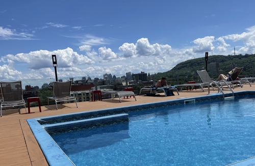 Mile End Apartment | Perfectly Located + Pool with a View