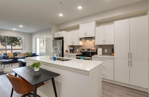 Shaganappi Apartment | Pet Friendly 2 Bed Close to Downtown
