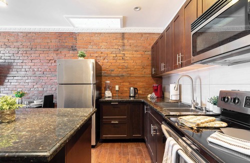 Central Hamilton Apartment | Pet-friendly 2BR Apartment Near Downtown