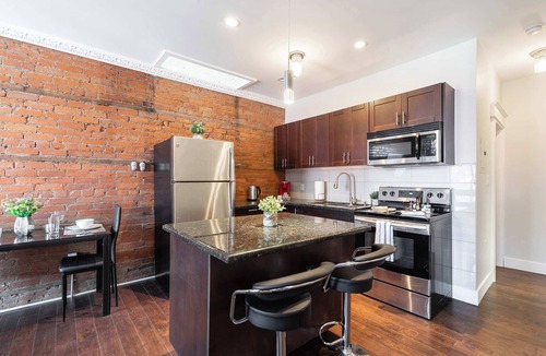 Central Hamilton Apartment | Pet-friendly 2BR Apartment Near Downtown