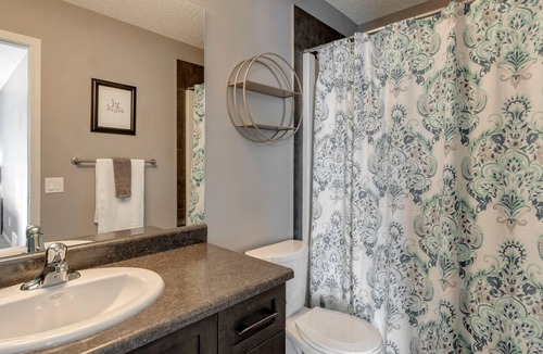 St. Albert House | Pet Friendly 3 Bedroom Home
