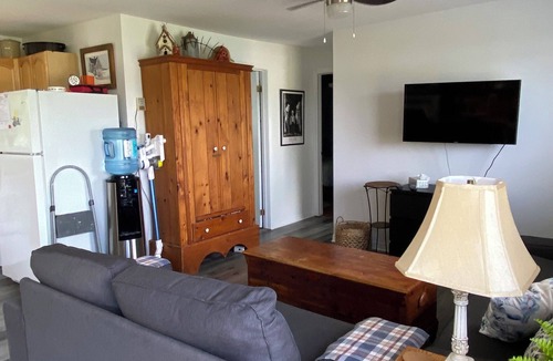 North Grenville Cottage | Pet friendly Cottage on World Heritage Rideau River
