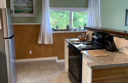 North Cowichan House | Pet friendly Cottage & Hot Tub *Unaffected by bylaw changes*