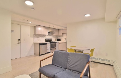 Downtown Vancouver Apartment | Pet Friendly Furnished One Bedroom@1425 Haro