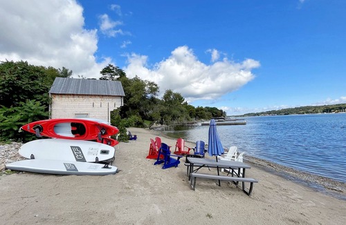 Penetanguishene House | Pet-Friendly Nostigic Cabin with access to private lakefront