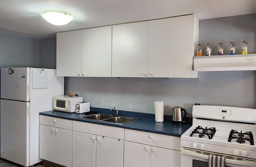 Torbay Apartment | Pet friendly place!nClose to hiking trails, taphouse, coffee shop, local bakery.