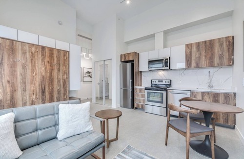 Downtown Vancouver Apartment | Pet Friendly Studio @ 1170 Barclay -New Building