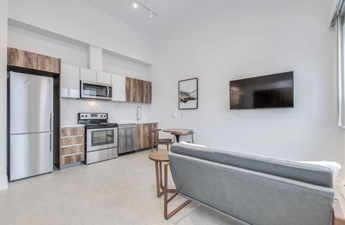 Downtown Vancouver Apartment | Pet Friendly Studio @ 1170 Barclay -New Building