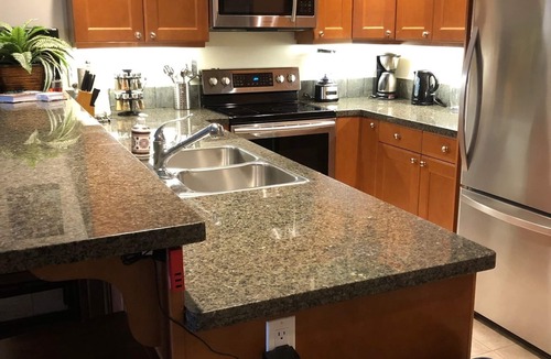 Okanagan-Similkameen Condo | Pet Friendly Vacation Condo with Updated Appliances & KING BED, Overlooking pool