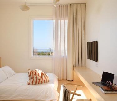 L'Ile-du-Havre-Aubert Hotel | Petit hôtel de la Montagne