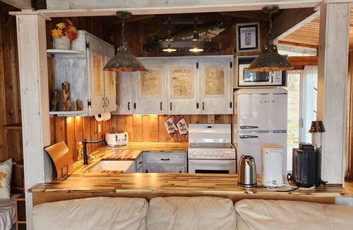 Muskoka Lakes Cottage | Picturesque Leonard Lake cottage