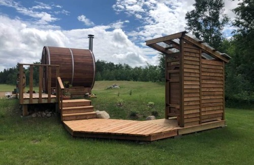 Manitoba Cabin | Pine Place Solar off-grid with Sauna & Pool