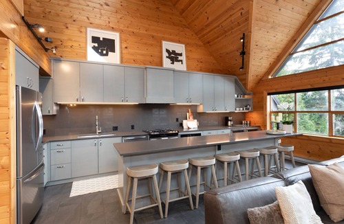 Upper Village House | Pinnacle Ridge 34 - Ski in Ski out, Private Hot Tub, Recently Renovated, Gas Fireplace