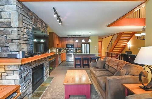 East Kootenay Apartment | Pinnacle Ridge Chalets by Fernie Lodging