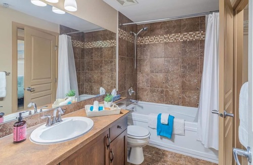 South Pandosy Condo | Playa del Sol Beach Themed Getaway! w/pool and lake view