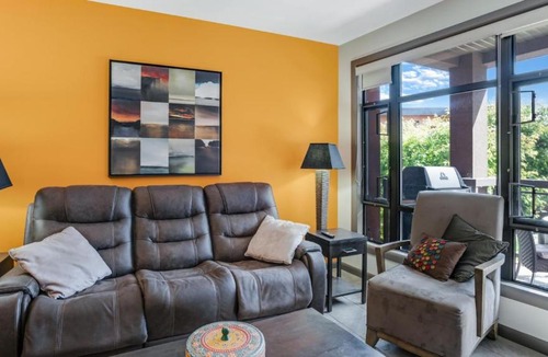 South Pandosy Apartment | Playa del Sol Special #442