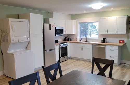 Tangier Cottage | Pleasant Harbour Oceanfront Hot-tub and Kayaks