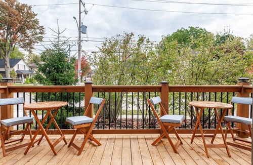Stratford Apartment | Plums Unit 1: Downtown - King