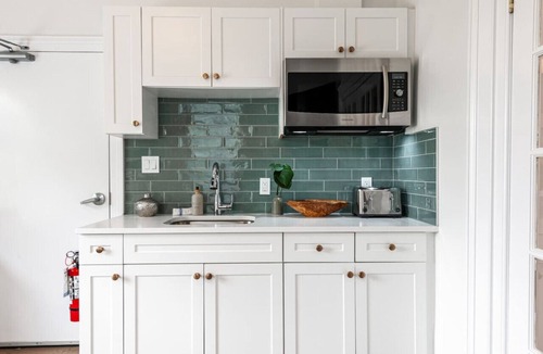 Stratford Apartment | Plums Unit 2: Downtown - King