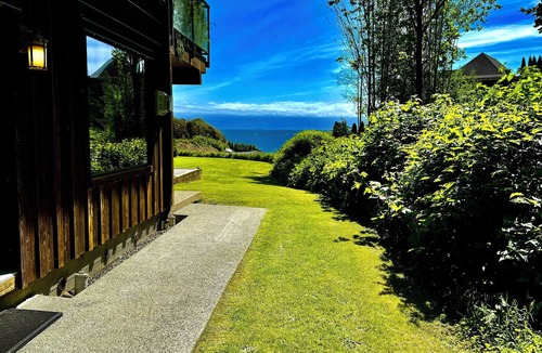 Juan de Fuca Electoral Area House | Points West Oceanfront Resort 2 Bed Ocean Point Suite