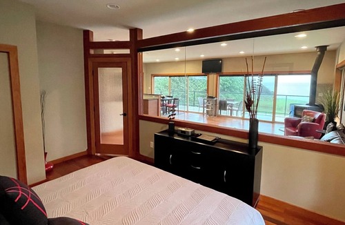Otter Point Resort | Points West Oceanfront Resort 3 bedroom Ocean Point Beach House