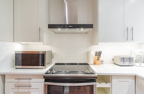 Village North Condo | Pool & hot tub | Free parking | Excellent location