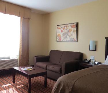 Stoughton Hotel | Poplar Tree Inn