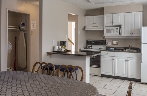 Comox Hotel | Port Augusta Inn and Suites