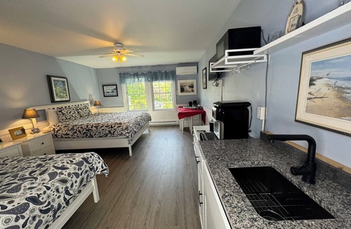 Wolfville Bed & Breakfast | Port Williams Room -KingBed, Patio, Downtown