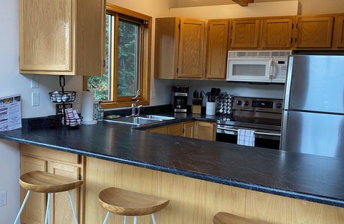 Okanagan-Similkameen Ski Chalet | Post & Beam Chalet at Apex Mountain/Hot Tub sleeps 10