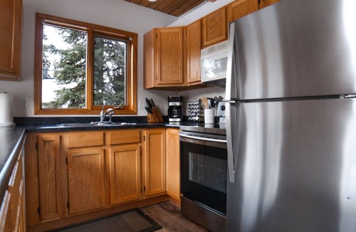 Okanagan-Similkameen Ski Chalet | Post & Beam Chalet at Apex Mountain/Hot Tub sleeps 10