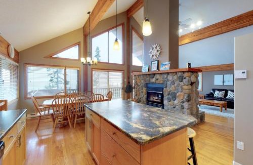 Snow Pine Estates Ski Chalet | Powder Paradise