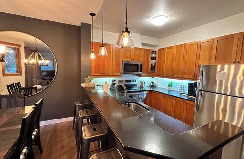 East Kootenay House | Premier Riverbend Townhome in Panorama BC, Waterfront, Prime location, Sleeps 7